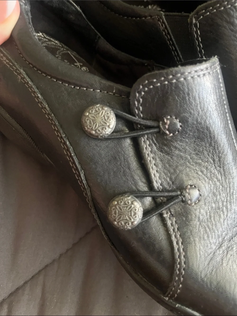 Taos Footwear Black Leather Slip-On Loafers